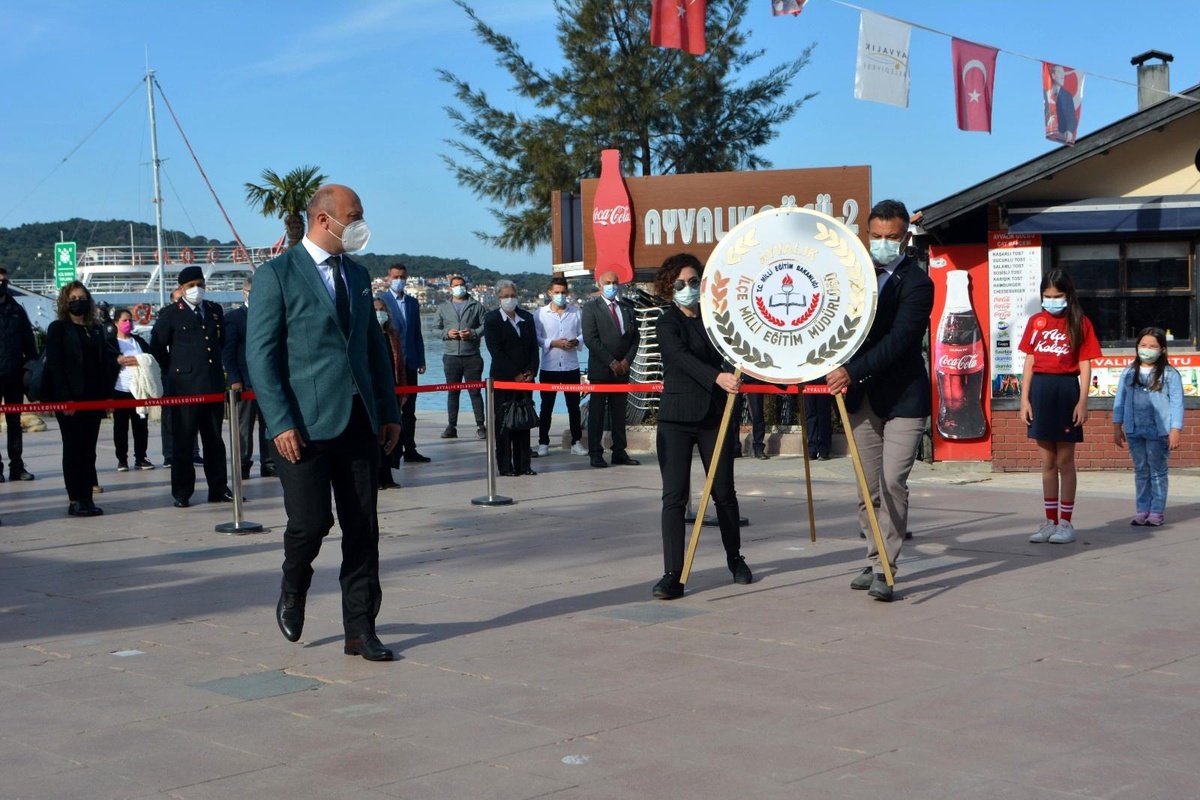 Ayvalık\'ta pandemiye rağmen 23 Nisan coşkusu