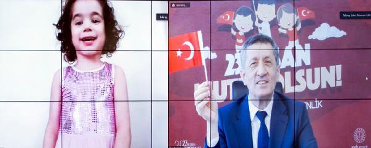 Bakan Selçuk, hastanede tedavi gören öğrencilerle buluştu