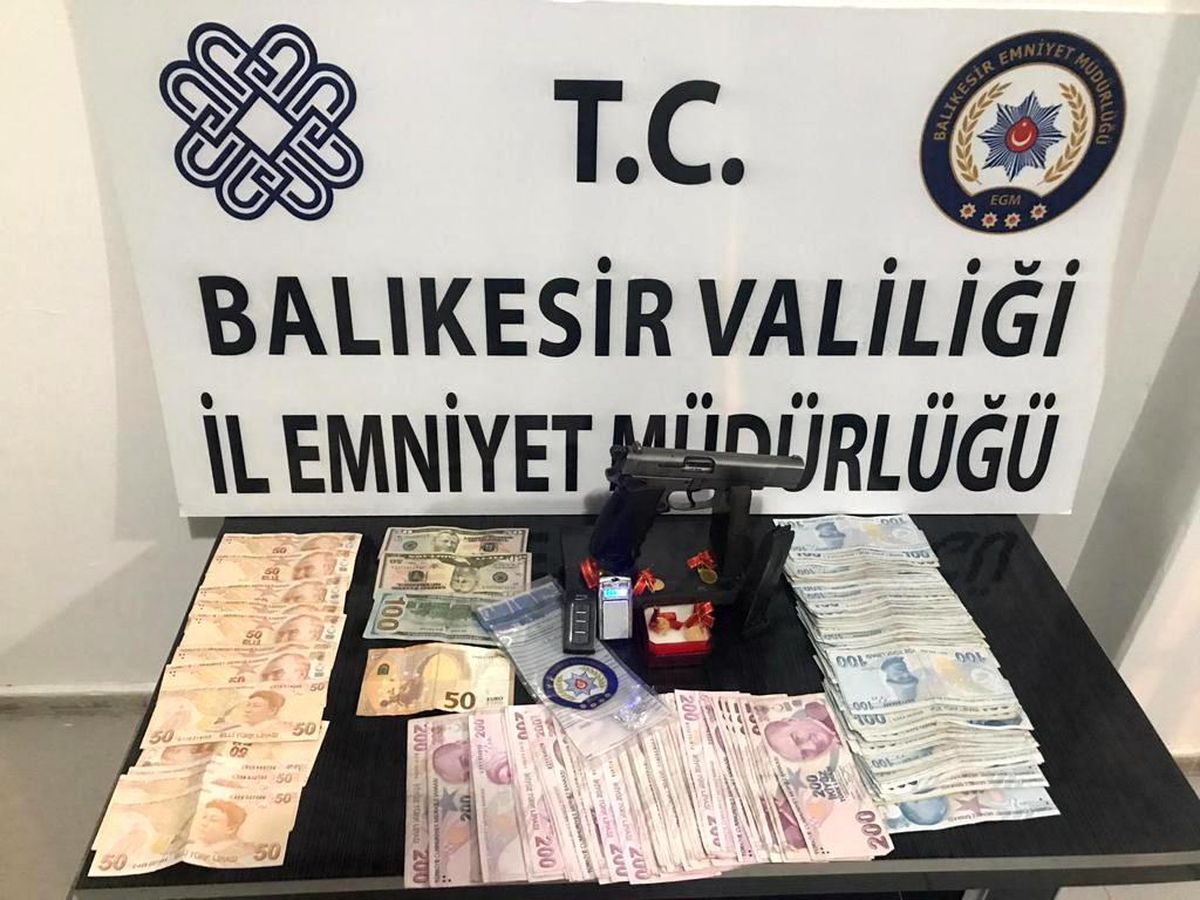Balıkesir\'de polisten \'Huzur\' operasyonu 21 şahsa gözaltı