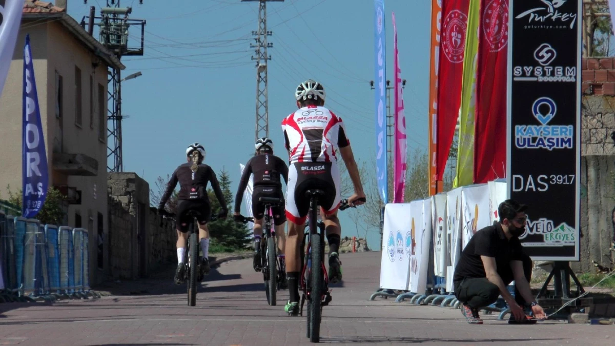 \'Best High Altitude MTB Cup\' 12 ülkeden 55 bisikletçi ile Koramaz Vadisi\'nde başladı