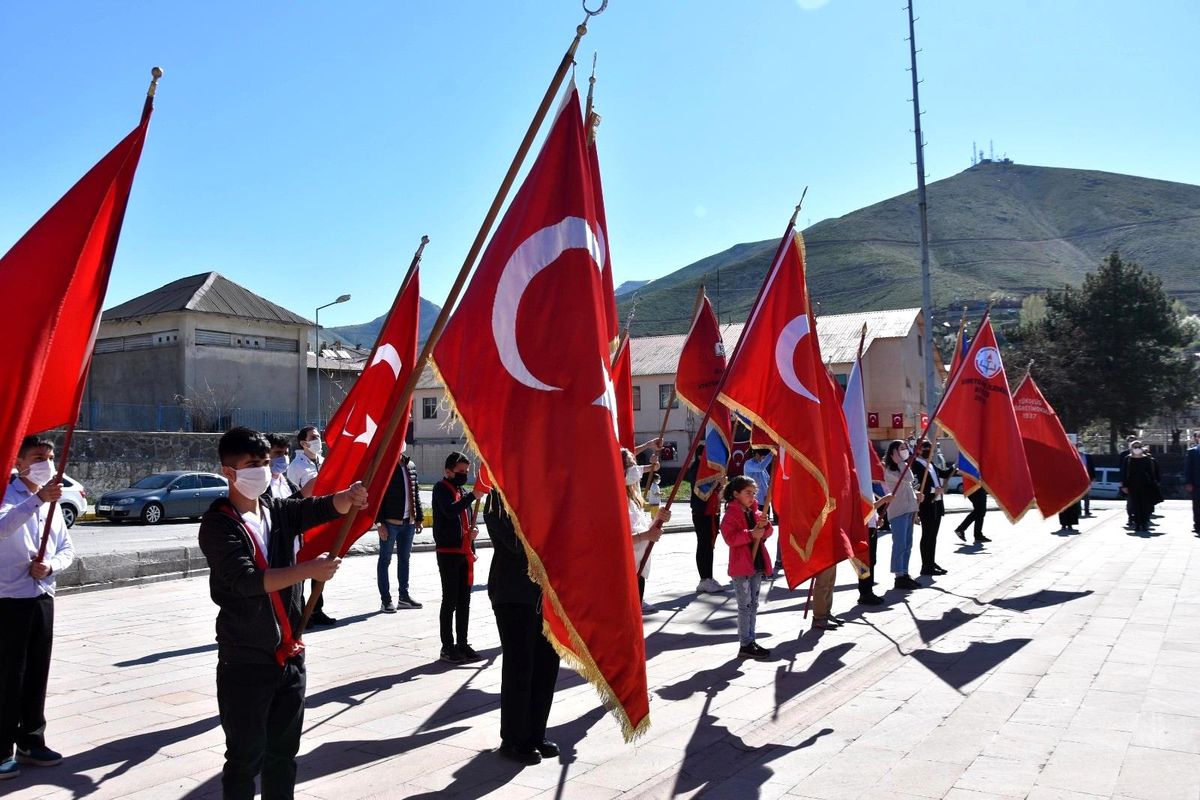Bitlis\'te 23 Nisan kutlaması