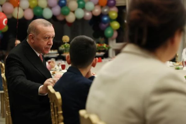 Cumhurbaşkanı Erdoğan, Huber Köşkü'nde çocuklarla buluştu