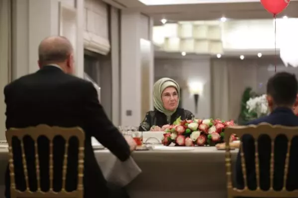 Cumhurbaşkanı Erdoğan, Huber Köşkü'nde çocuklarla buluştu Cumhurbaşkanı Erdoğan, Huber Köşkü'nde çocuklarla buluştu