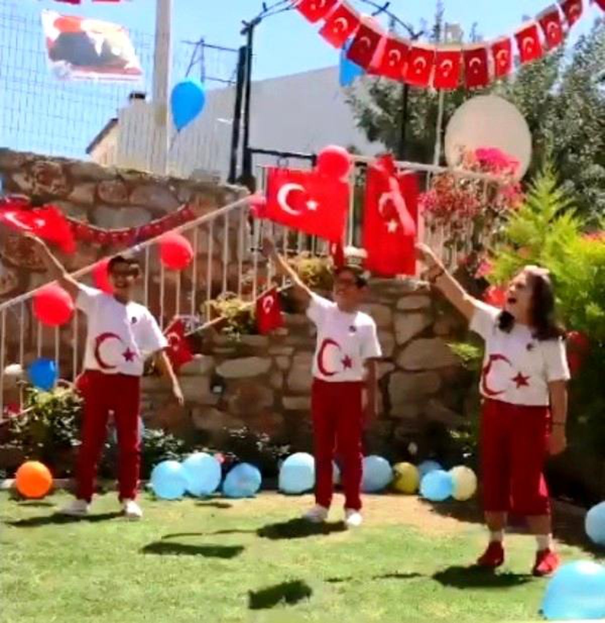 Datça\'da 23 Nisan\'ı evlerinde kutladılar