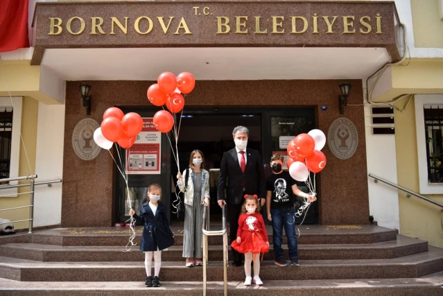 İzmir depreminin mucize bebeği Ayda, Bornova'da başkanlık koltuğuna oturdu