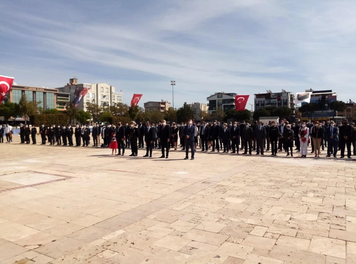 Didim\'de 23 Nisan kent meydanında törenle kutlandı