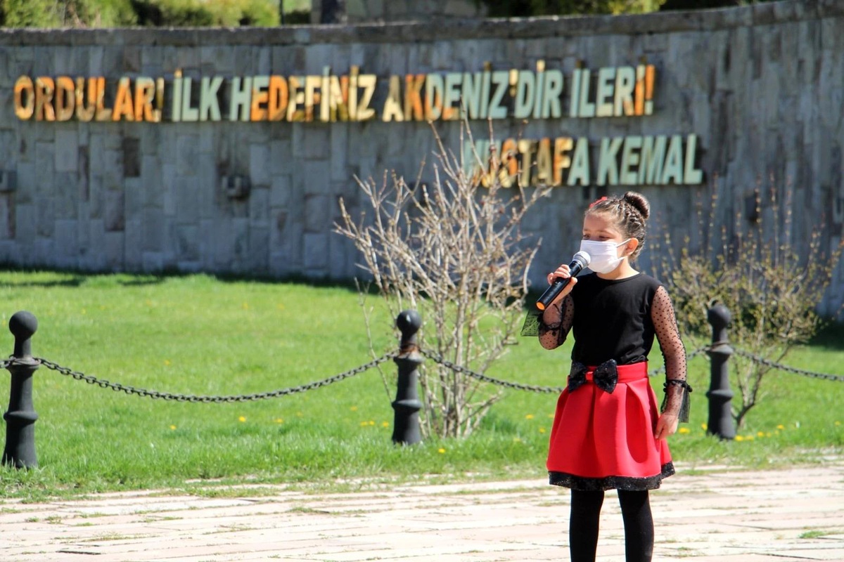 Dumlupınar\'da 23 Nisan Ulusal Egemenlik ve Çocuk Bayramı kutlandı