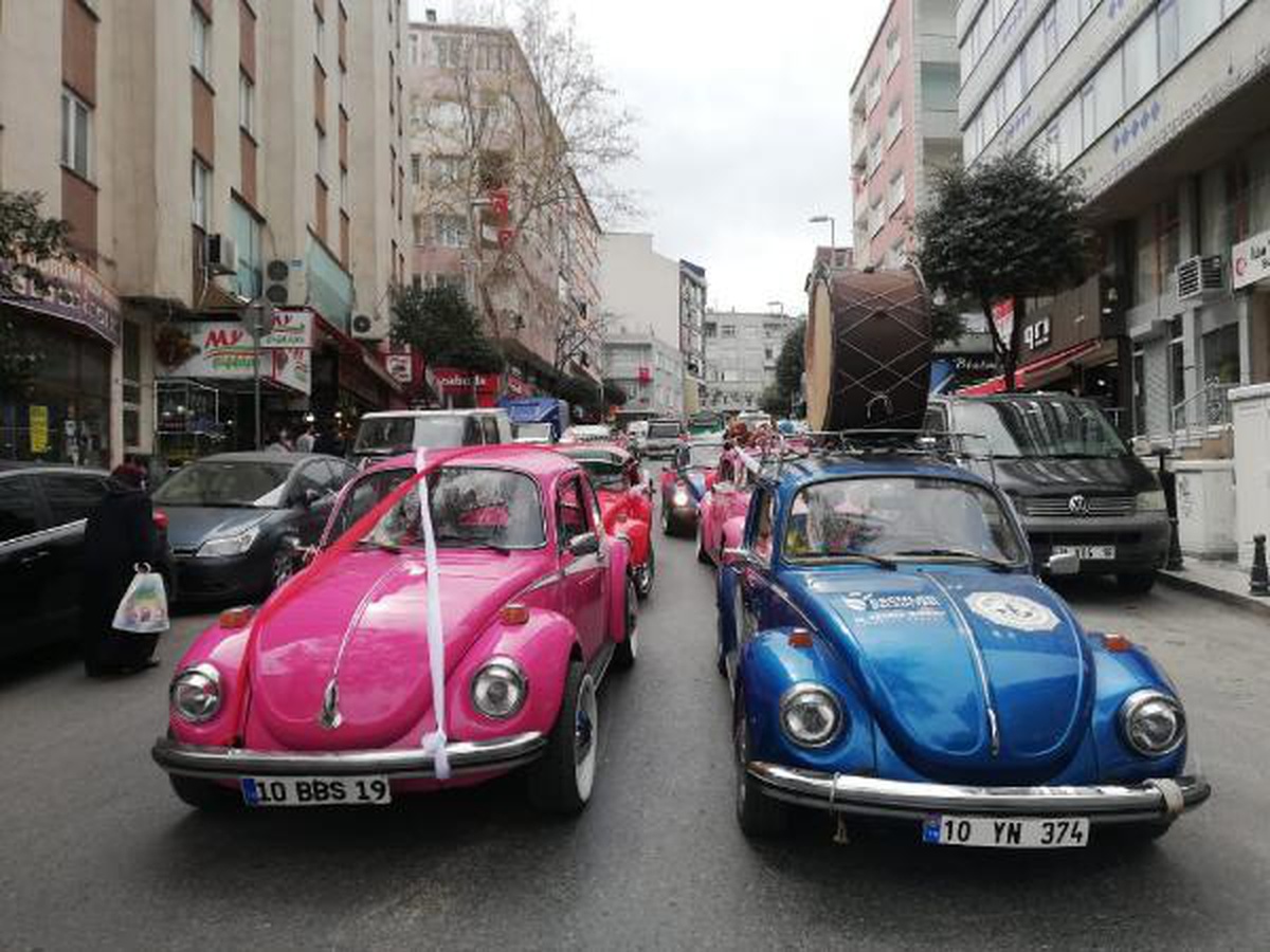 Esenler\'de palyaço ve vosvoslarla 23 Nisan kutlaması