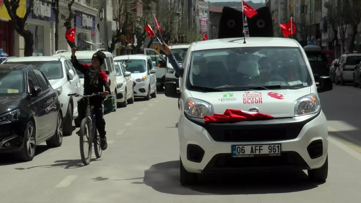 Eskişehir\'de 23 Nisan konvoyu düzenlendi
