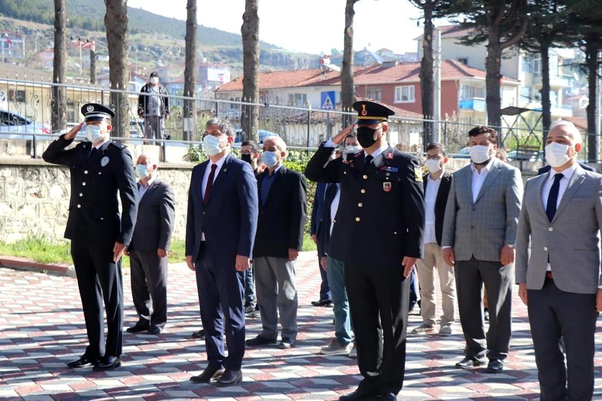 Gölpazarı\'nda 23 Nisan buruk kutlandı