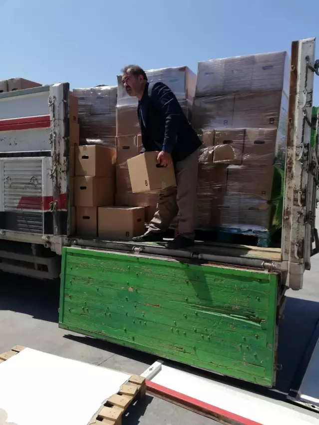 Hatay'da bir muhtar zenginden alıp fakire veriyor