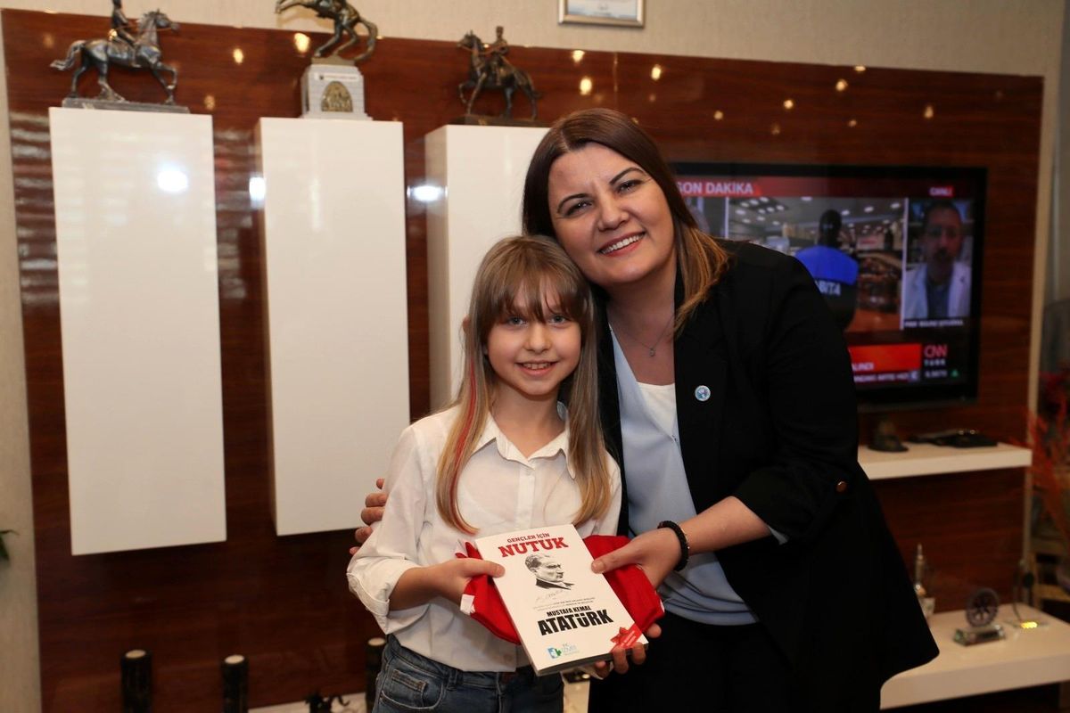 Hürriyet koltuğunu 4. sınıf öğrencisine devretti