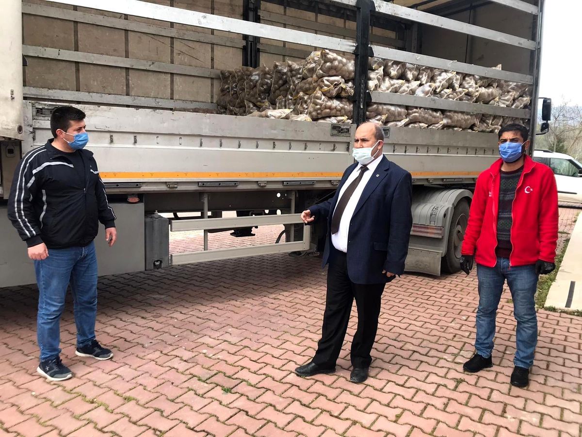 İhtiyaç sahibi ailelere patates yardımı başladı
