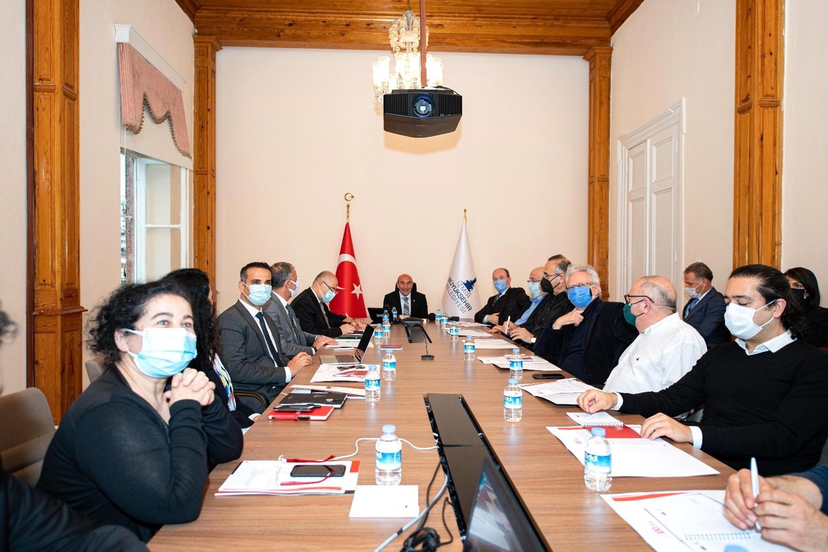 İzmir Büyükşehir Belediyesi Cumhuriyet\'in 100\'üncü yılını marşla taçlandıracak