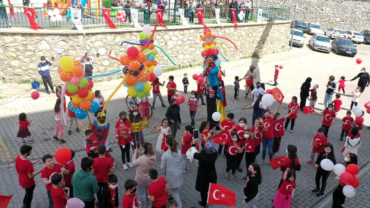 Son dakika haberi... Kestel\'de çocuklara \'Bayram\' sürprizi