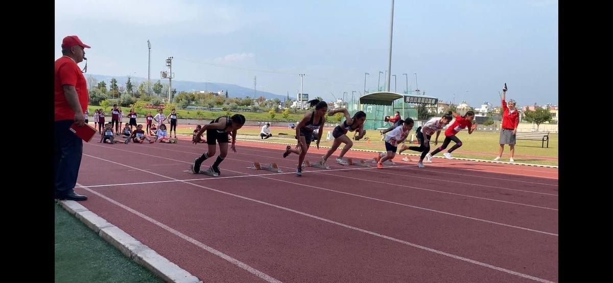 \'Kır Çiçekleri\', Küçükler Atletizm Festivali\'nde ilk üçe girdi