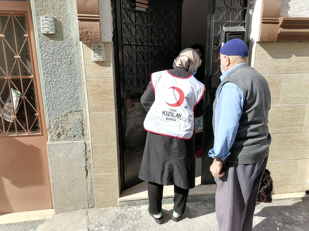 Kızılay Bursa\'da 20 bin kişilik iftar yemeği dağıttı