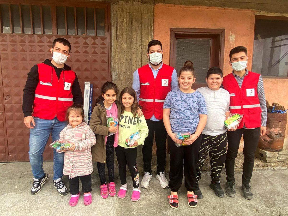Kızılay\'da miniklere 23 Nisan hediyesi