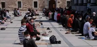 Konya'da koronavirüs tedbirli cuma namazı