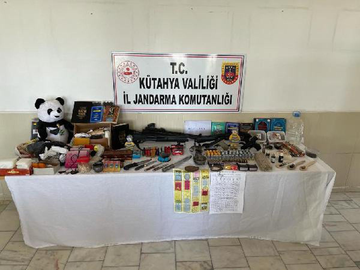 Kütahya\'da büyücülükle dolandırıcılık yapan 3 şüpheli yakalandı