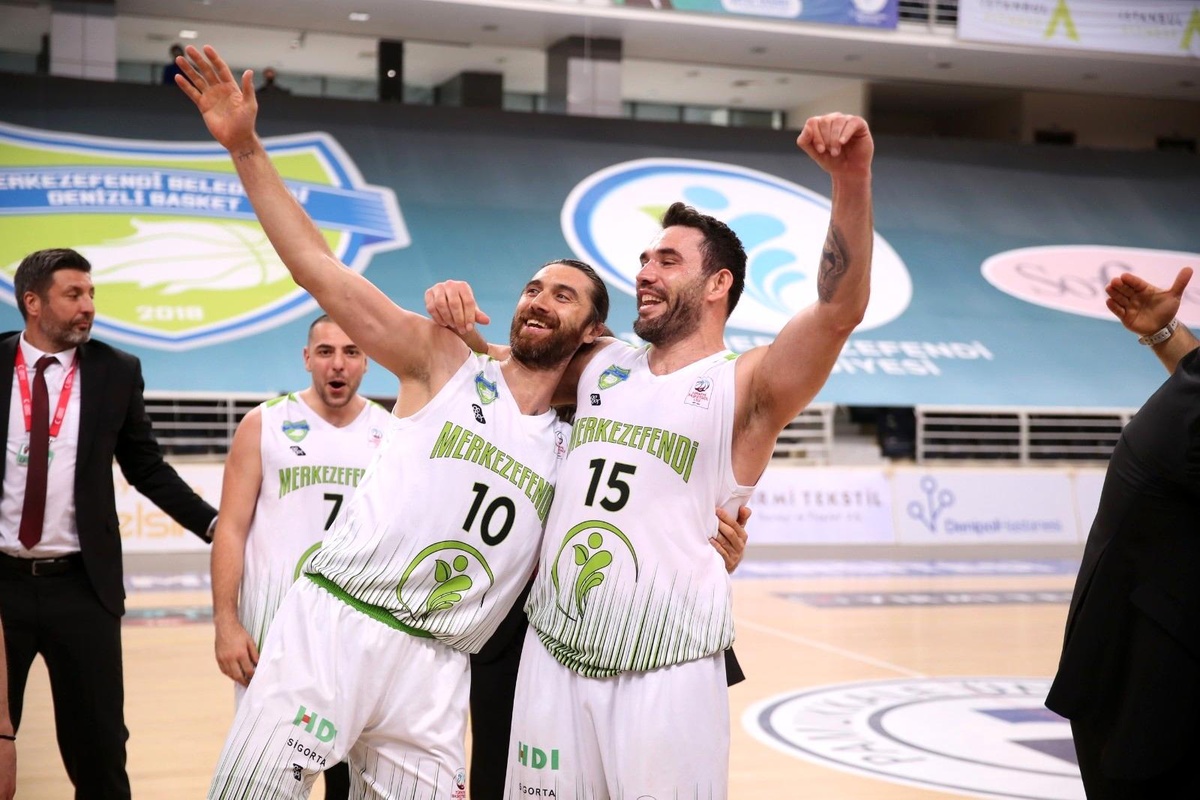 Merkezefendi Basket şampiyonluk için gün sayıyor