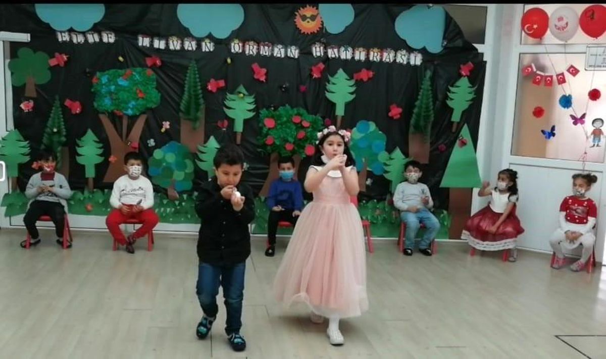 Miniklerden 23 Nisan coşkusu