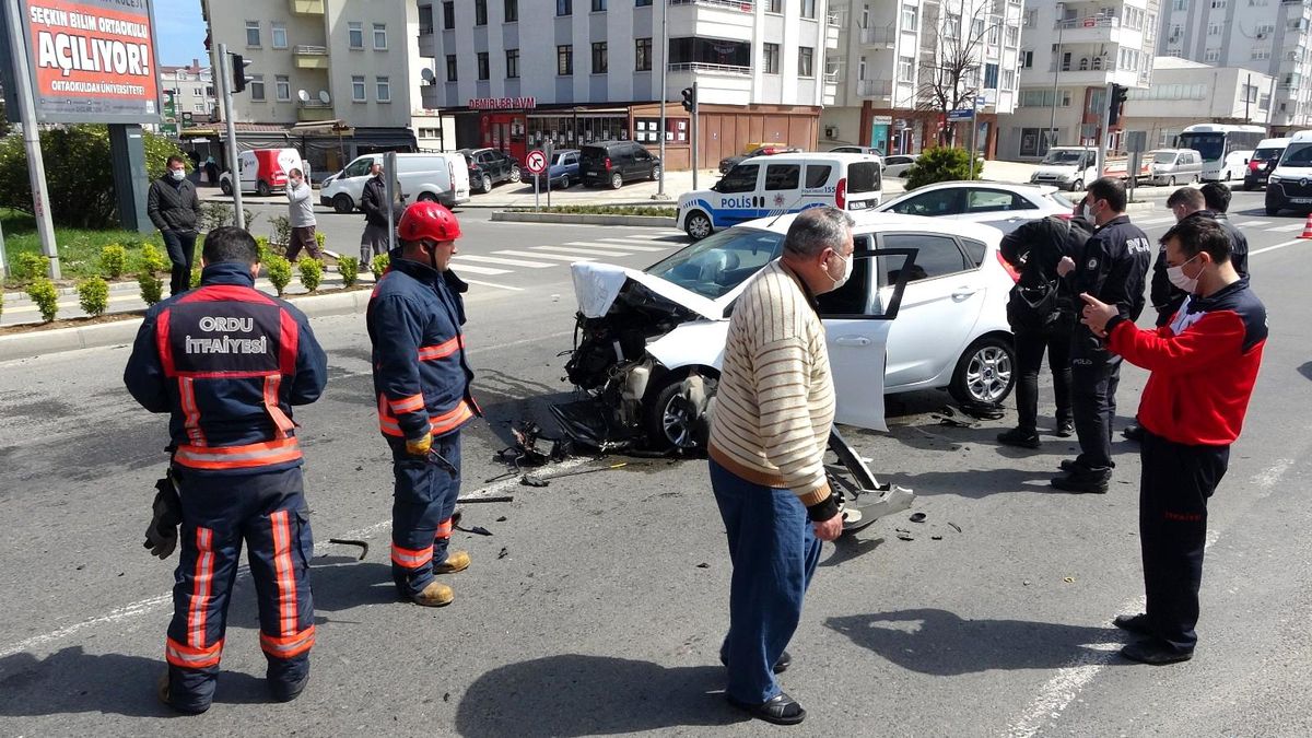 Son dakika 3. sayfa: Ordu\'da trafik kazası: 2 yaralı