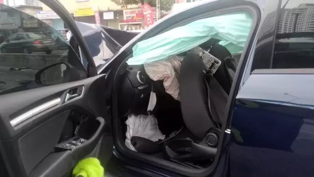 Pendik D-100 karayolunda otomobille minibüs çarpıştı! 1 kişi öldü, 5 kişi yaralandı Pendik D-100 karayolunda otomobille minibüs çarpıştı! 1 kişi öldü, 5 kişi yaralandı