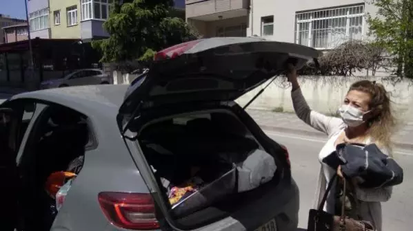 Şiddet gördüğü eski sevgilisinden tehditler alan Yasemin, korkudan otomobilde yaşıyor Şiddet gördüğü eski sevgilisinden tehditler alan Yasemin, korkudan otomobilde yaşıyor