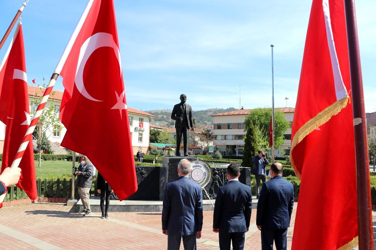 Taşova\'da 23 Nisan töreni
