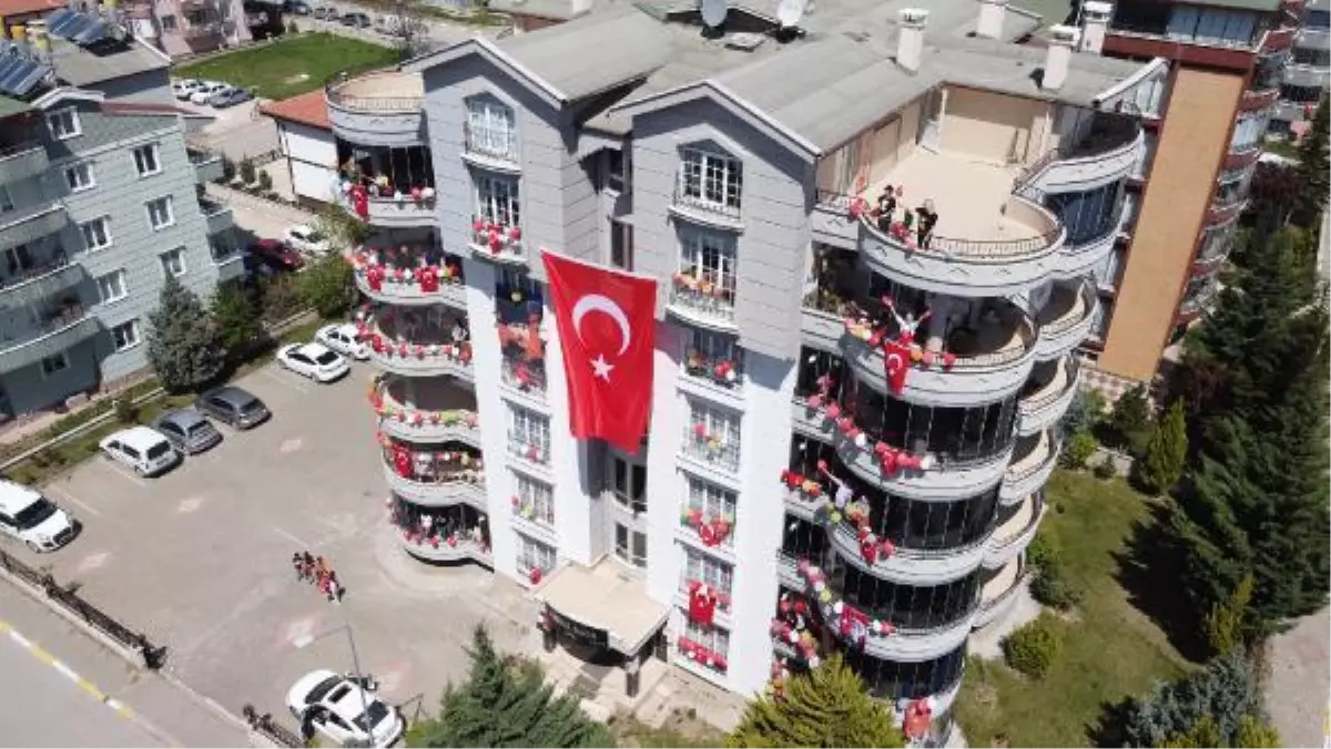 Tokat\'ta, 23 Nisan coşkusu binalara yansıdı