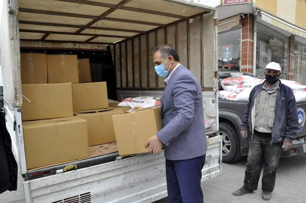 Vefa gıda kolileri sahiplerine ulaştırılıyor