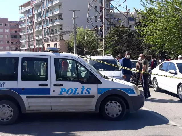 Komşularının yüksek sesli sohbetinden rahatsız olan cani, tüfekle dehşet saçıp intihar etti Komşularının yüksek sesli sohbetinden rahatsız olan cani, tüfekle dehşet saçıp intihar etti