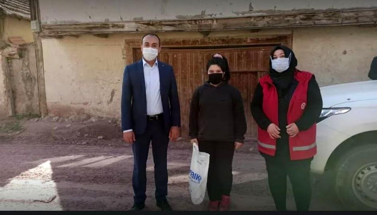304 çocuğa hediye dağıtıldı