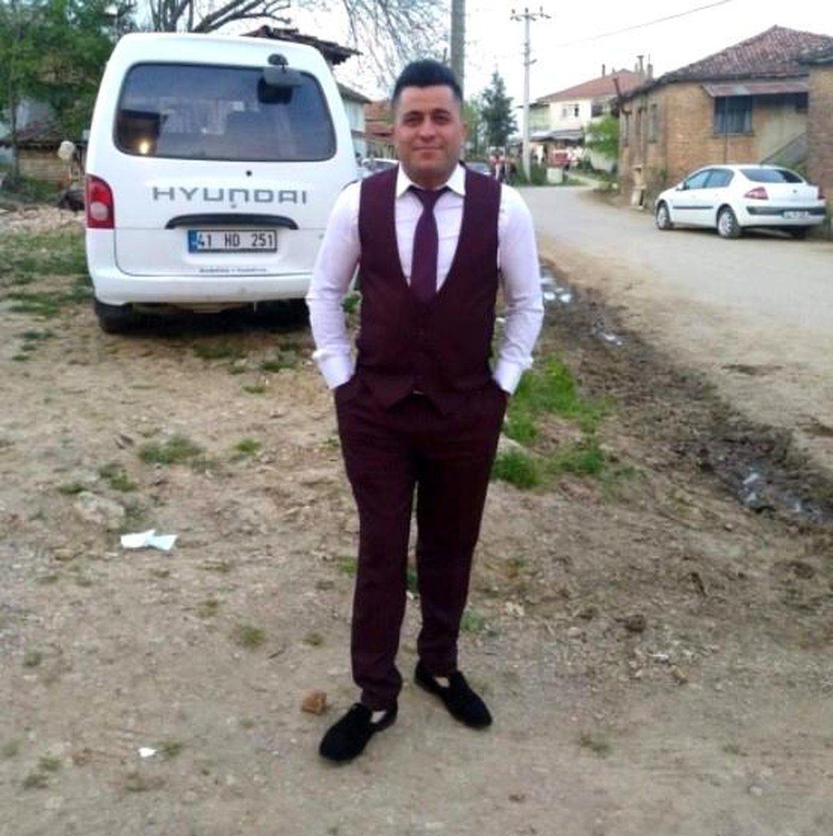 Ahıra bağladığı eski elektrik panosu canından etti