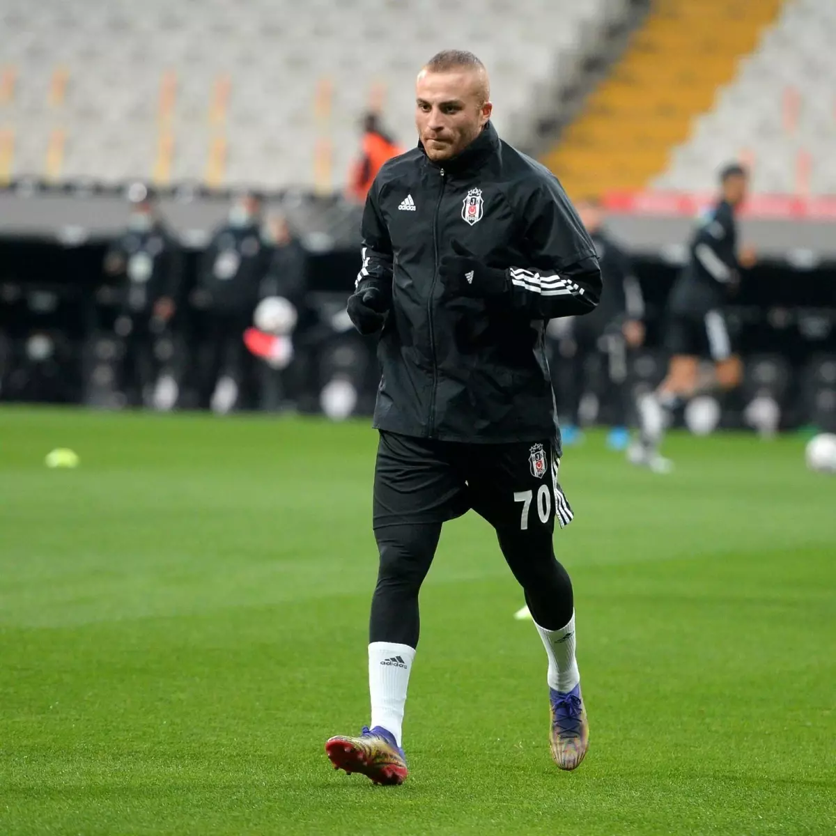 Beşiktaş\'ta Gökhan Töre forvete geçti