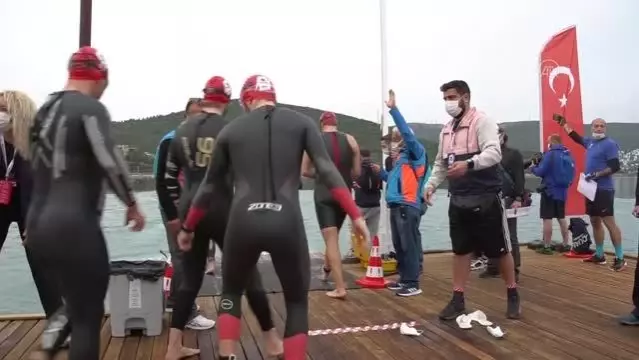 Bodrum'da Man & Woman Challenge Triatlon Yarışı renkli görüntülere sahne oldu