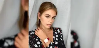 Cindy Crawford'un kızı Kaia Gerber'den olay poz