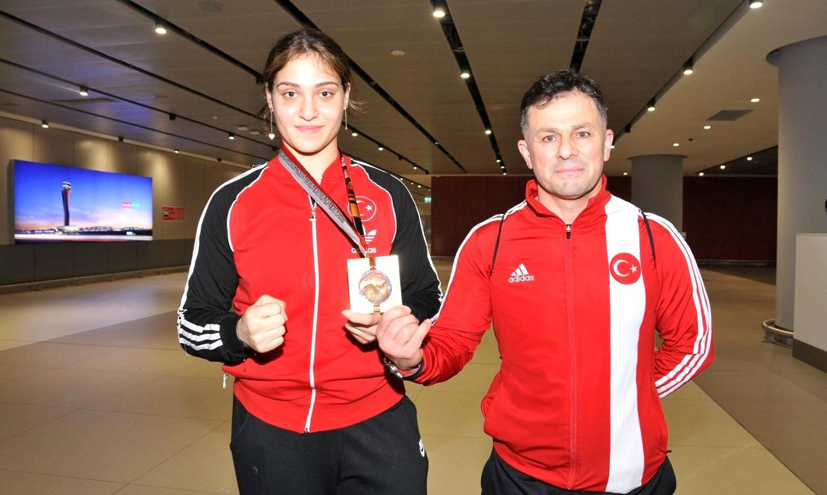 Dünya şampiyonu milli boksör Büşra Işıldar yurda döndü