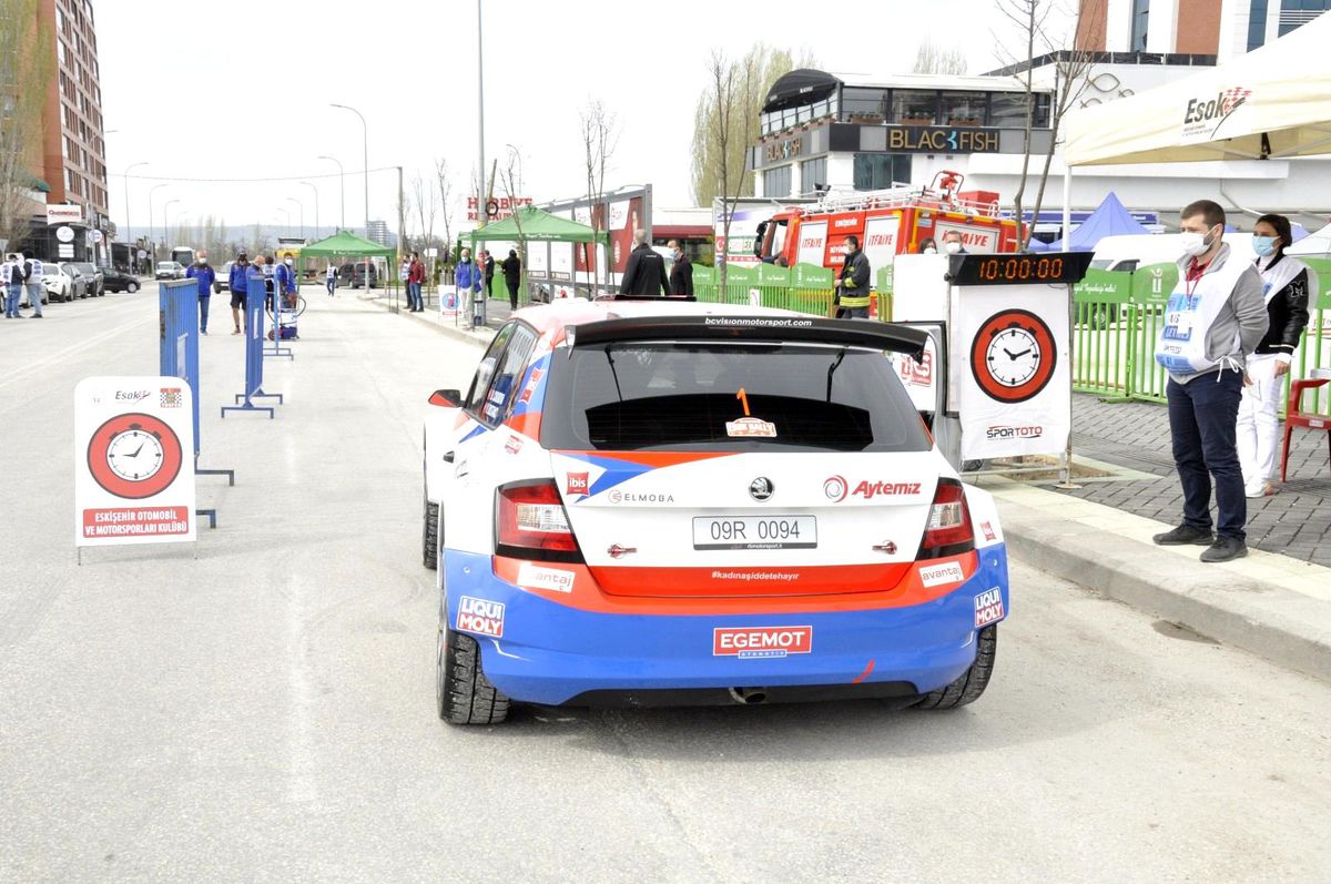 "Evofone ESOK Rallisi" için araçlar servis alanından çıktı