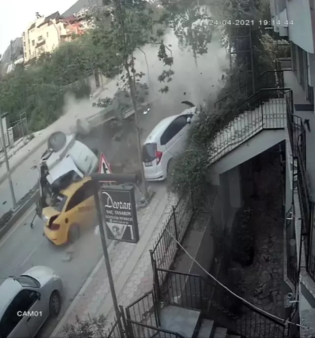 Hatay'da freni boşalan vinç dehşet saçtı: 4 ölü, 4 yaralı