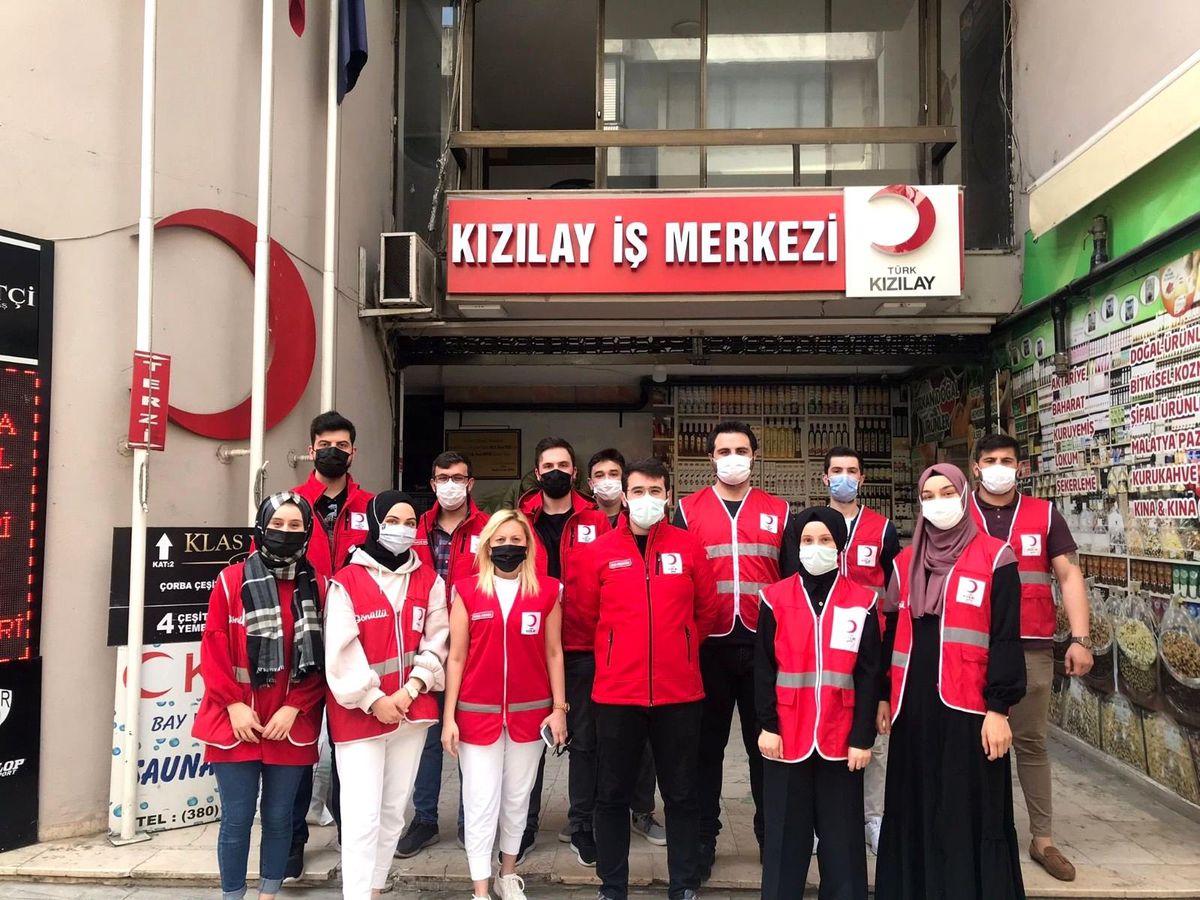 Son dakika haberleri... Genç Kızılay çocukları sevindirdi