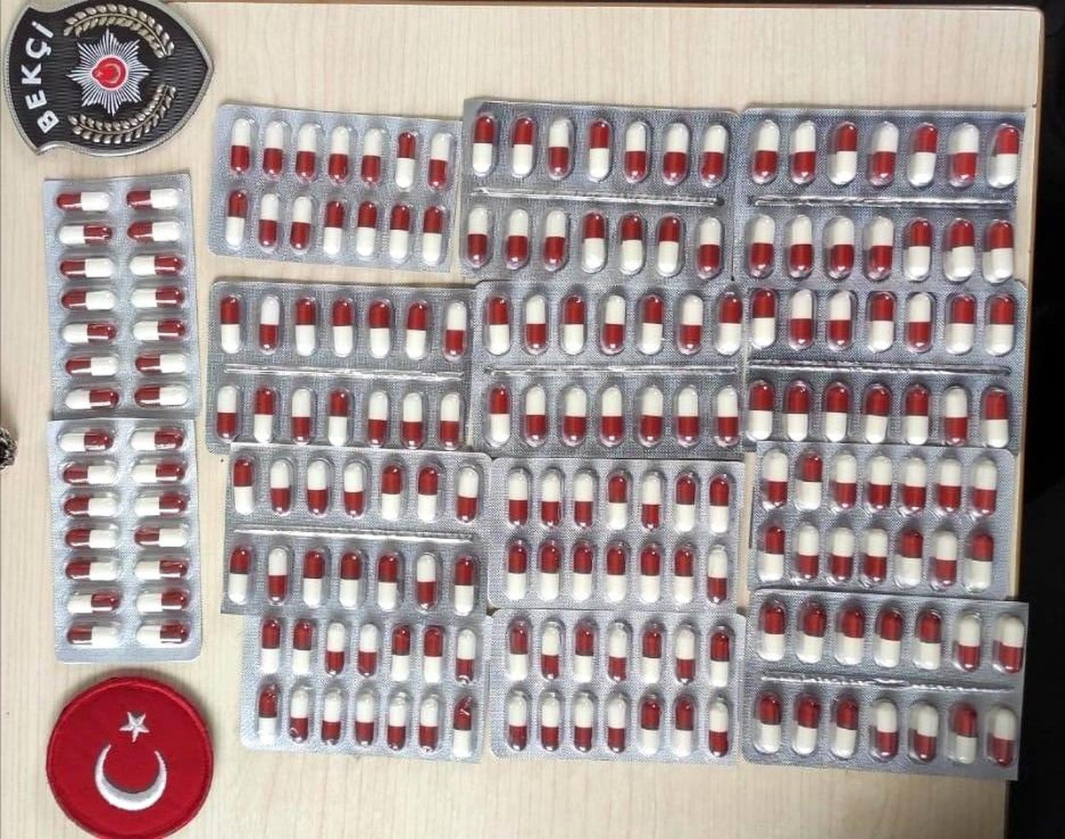 İzmir\'de bekçilerin şüphesi yüzlerce sentetik hapı ortaya çıkardı