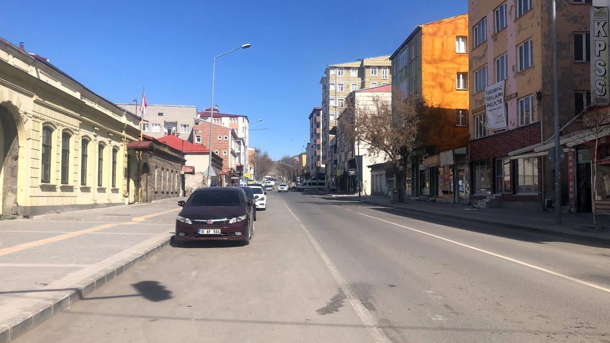 Kars\'ta sokaklar boş kaldı
