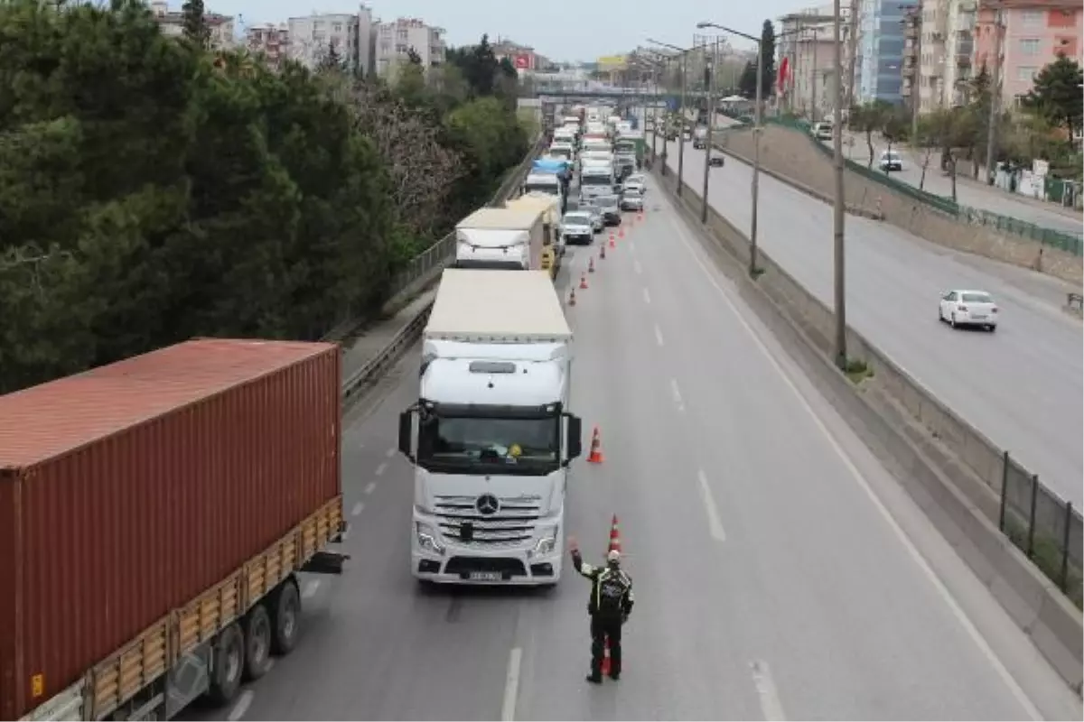 Kısıtlamayı fırsat bilip, D-100 yoluna girince ceza yediler