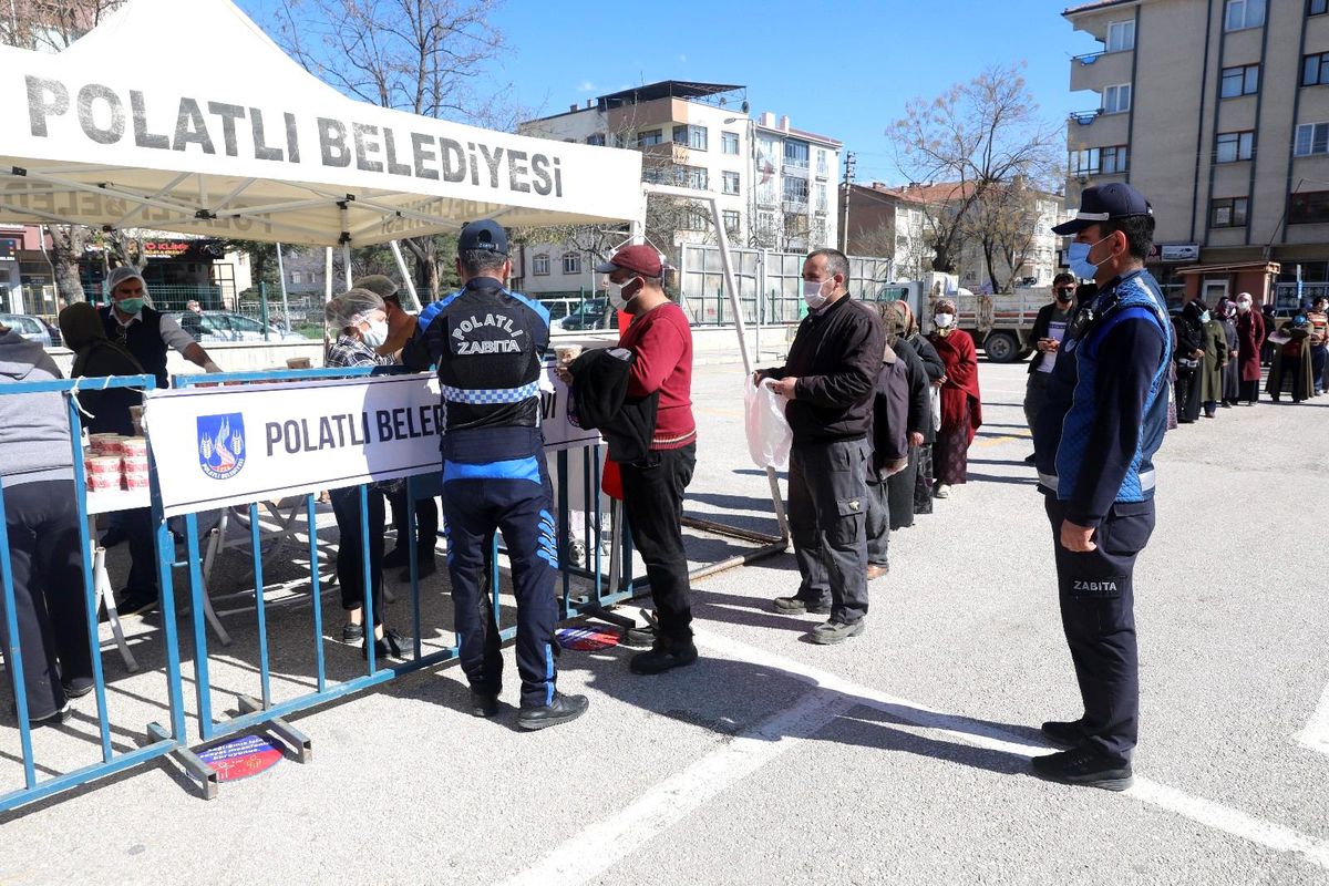 Polatli Belediyesi Gönül Sofraları ile mahallelerde vatandaşlarla buluşmaya devam ediyor