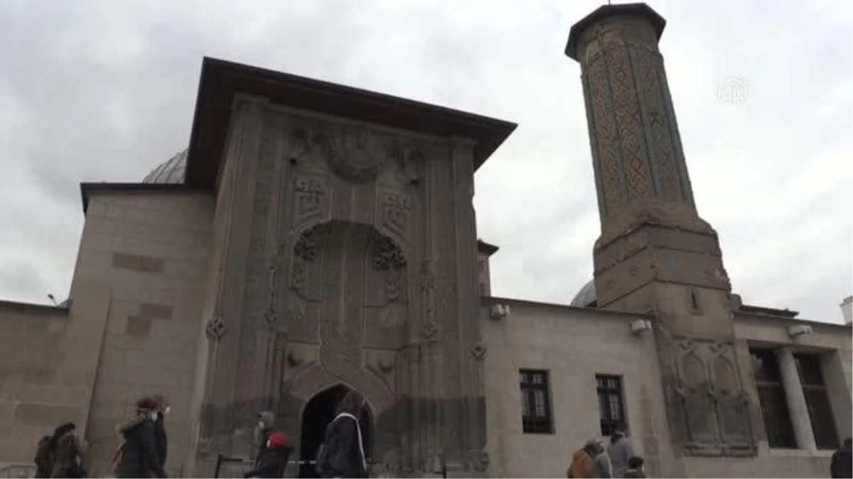 TARİHİN AYNASI KÜLTÜREL SERVET - Konya\'daki müzeler ziyaretçilerini Anadolu Selçuklu dönemine götürüyor