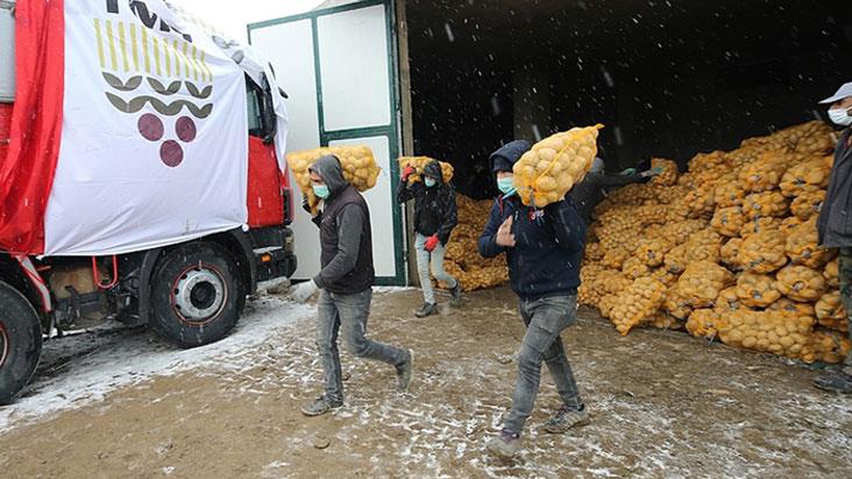 Tunceli\'ye gönderilen soğan ve patateslerin vatandaşlar tarafından alınmadığı iddiası