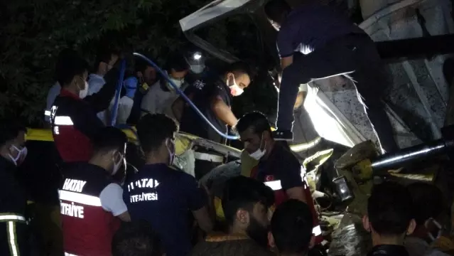 Son dakika haber! 4 kişinin can verdiği kazada hasar gören araçlar vinç ile kaldırıldı Son dakika haber! 4 kişinin can verdiği kazada hasar gören araçlar vinç ile kaldırıldı