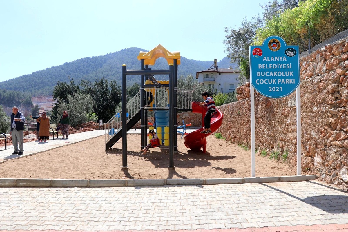 Alanya Belediyesi\'nden Oba Mahallesi yeni çocuk parkı